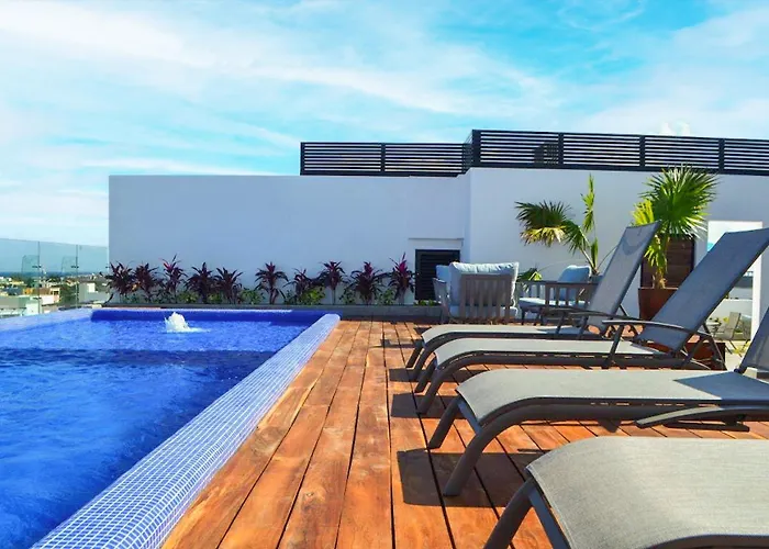 Apartment 5 Blocks To Beach, Oceanview Pool & Hot Tub Playa del Carmen