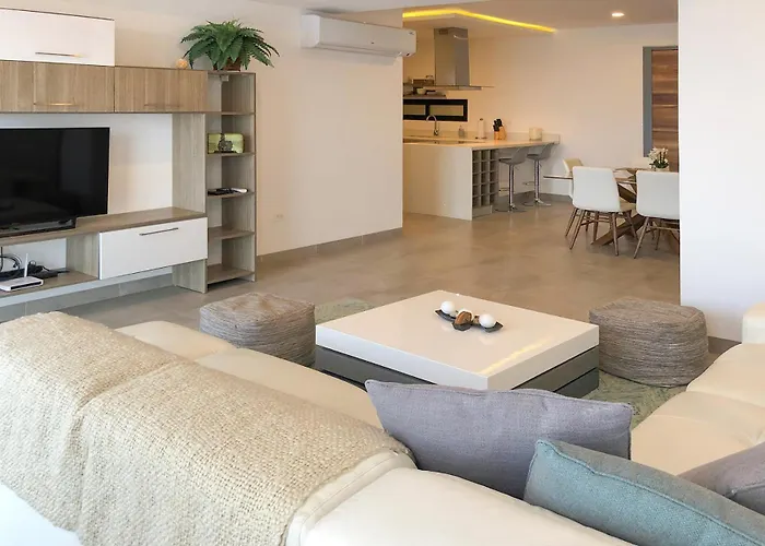 5 Blocks To Beach, Oceanview Pool & Hot Tub *