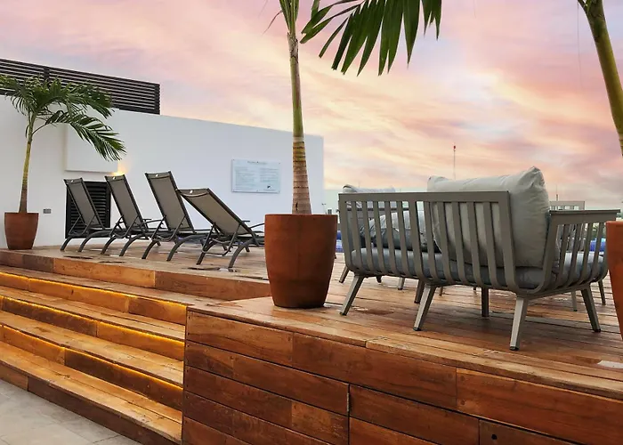 Apartment 5 Blocks To Beach, Oceanview Pool & Hot Tub *