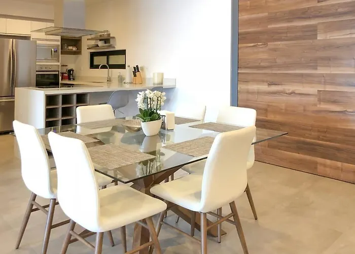 5 Blocks To Beach, Oceanview Pool & Hot Tub Apartment Playa del Carmen