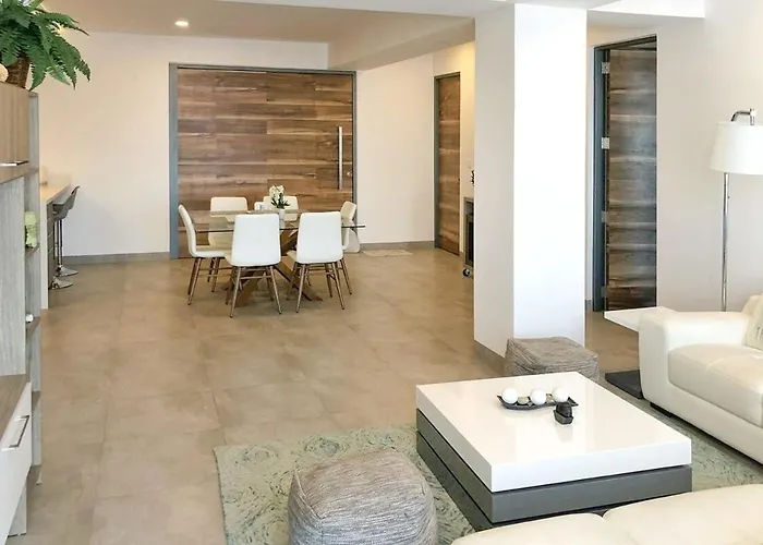 5 Blocks To Beach, Oceanview Pool & Hot Tub