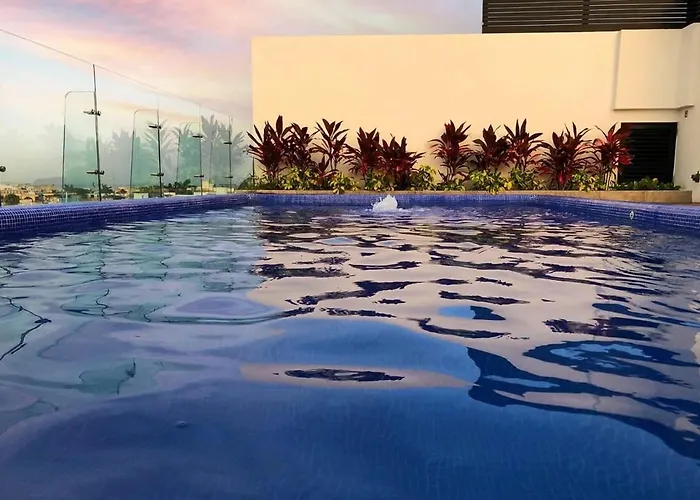 5 Blocks To Beach, Oceanview Pool & Hot Tub Apartment Playa del Carmen