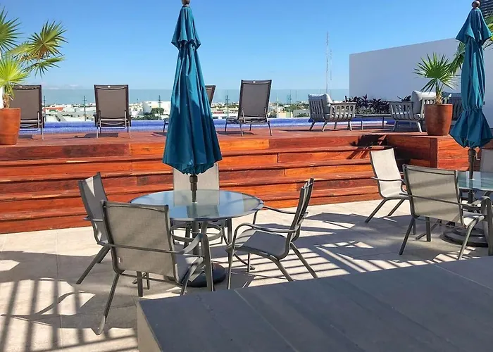 5 Blocks To Beach, Oceanview Pool & Hot Tub Apartment